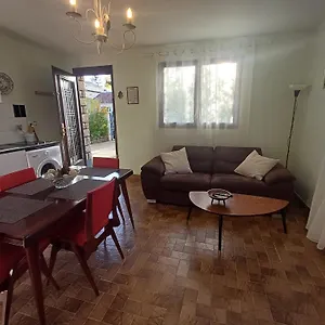 https://apt-bel-appart-f2-orly-aroport.fr-paris.fr